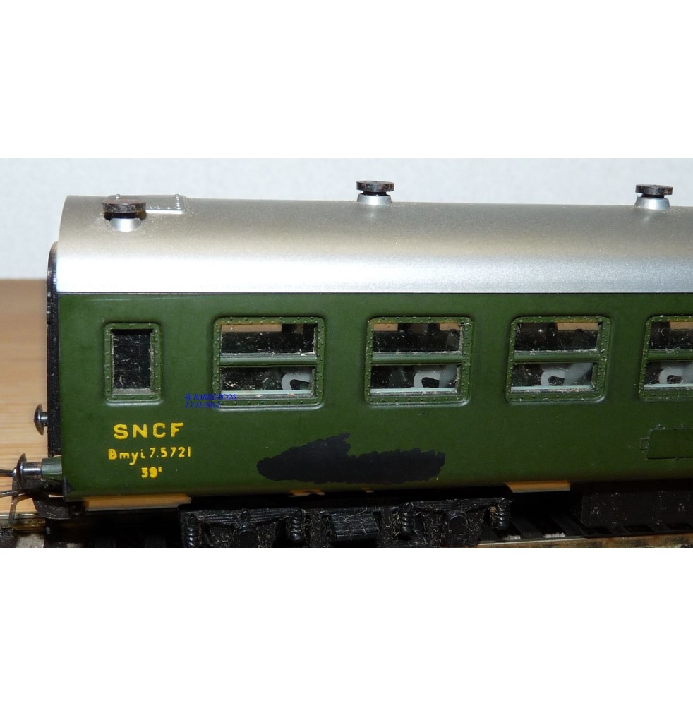 Y423 SMCF train Ho 486 voiture voyageur 2 classe Grande Banlieue SNCF Bmyi vert