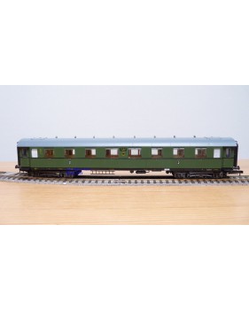 LILIPUT  842 02, voiture 2 Kl. type AB4ü 28 DR BO