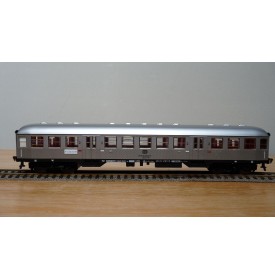 FLEISCHMANN 5122, voiture banlieue  "Silberling" type Brnzb 725  2  Kl. DB BO