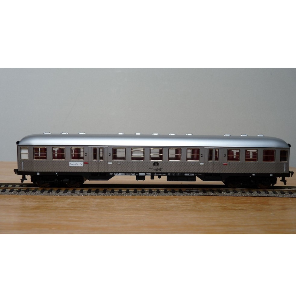 FLEISCHMANN 5122, voiture banlieue  "Silberling" type Brnzb 725  2  Kl. DB BO