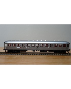 FLEISCHMANN 5122, voiture banlieue  "Silberling" type Brnzb 725  2  Kl. DB BO