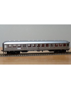 FLEISCHMANN 5122, voiture banlieue  "Silberling" type Brnzb 725  2  Kl. DB BO