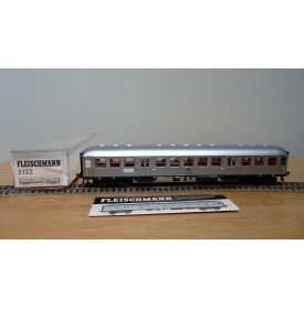 FLEISCHMANN 5122, voiture banlieue  "Silberling" type Brnzb 725  2  Kl. DB BO
