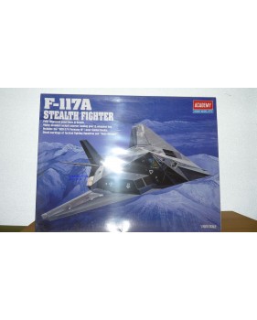 ACADEMY 2118 Chasseur furtif F- 117A  USAF Neuf  BO