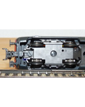 Märklin 83460, motrice Bo Bo série 460 ( Re 4/4 VI ) " Joggeli " SBB BO