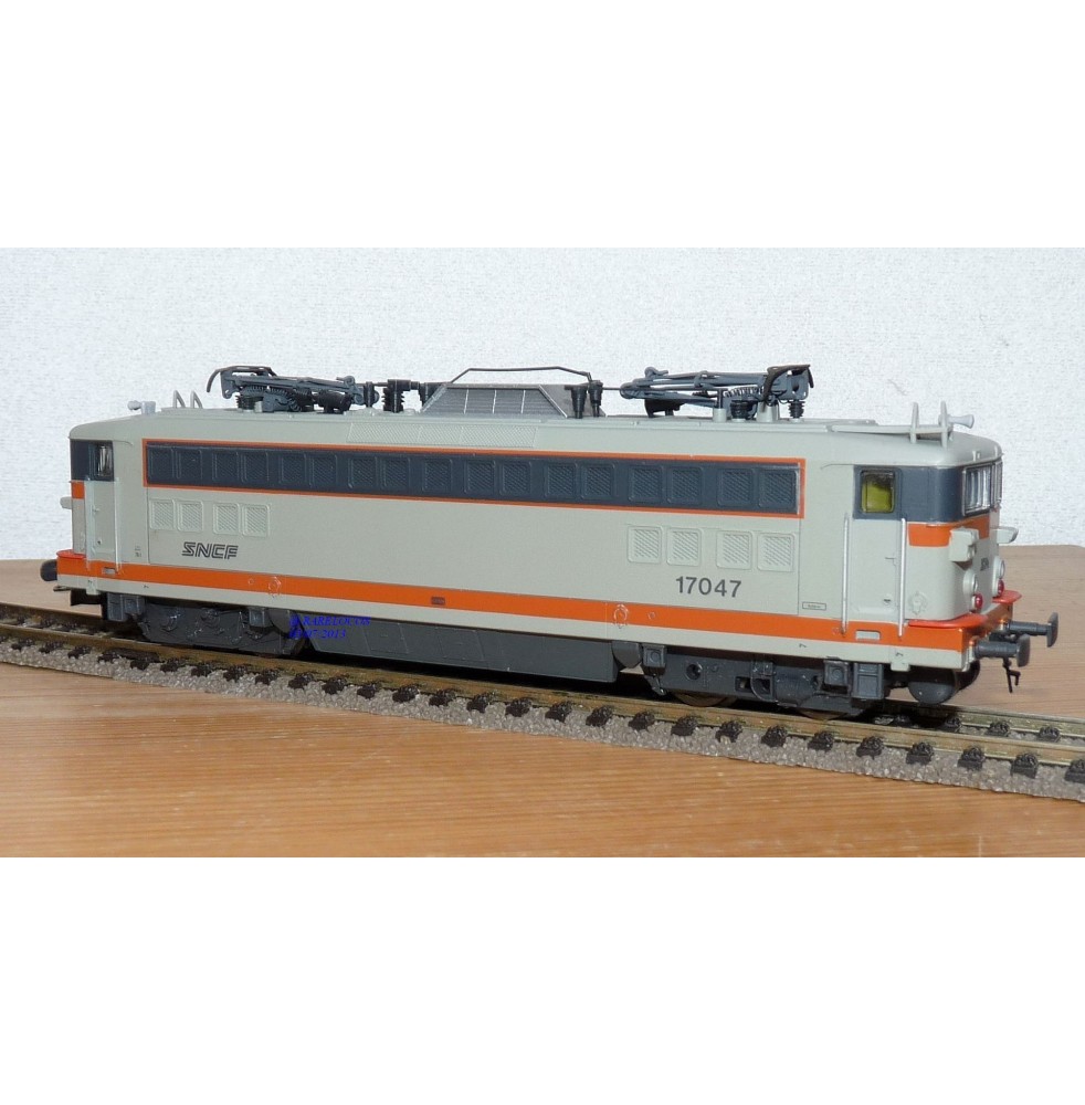 LIMA  véro 208439L,  motrice BoBo BB 17047  SNCF  BO 