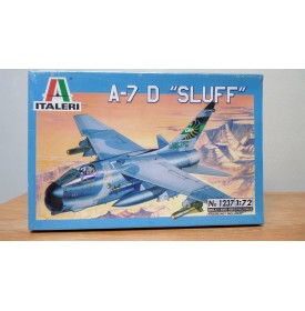 ITALERI 1237,  avion d'attaque Ling- Temco -Vought A-7 D "Sluff " USAF  BO Neuf 1/72