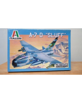 ITALERI 1237,  avion d'attaque Ling- Temco -Vought A-7 D "Sluff " USAF  BO Neuf 1/72