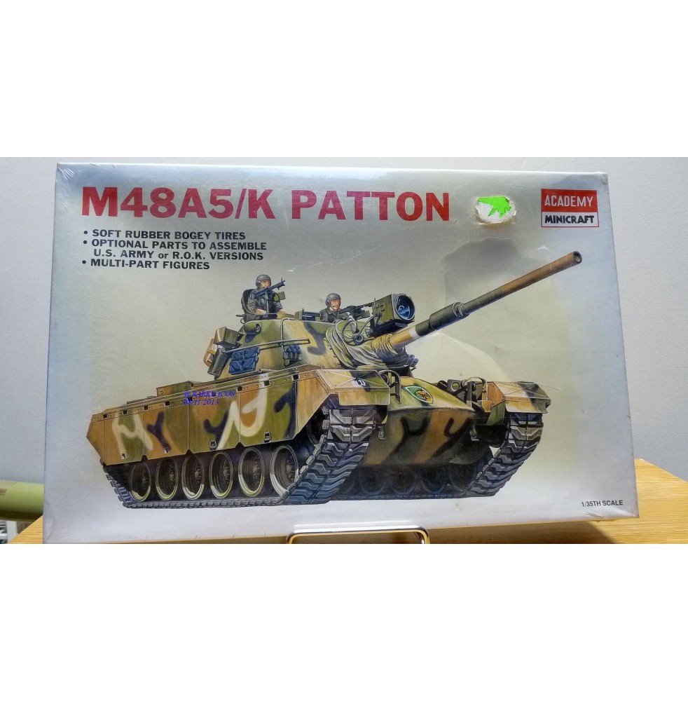 ACADEMY 1355, char américain M48 A5/K  PATTONNeuf  BO 1/48 