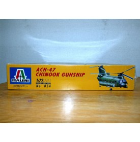 ITALERI 054, Hélicoptère ACH-47 Chinook gunship Neuf  BO 1/72