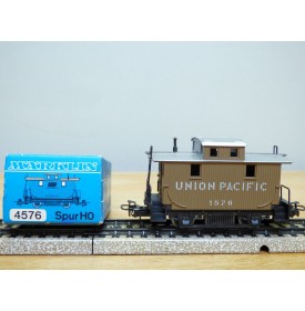 Märklin   4576, fourgon de queue ( caboose ) américain  UP  N° 1576  BO 
