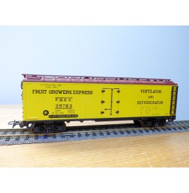 RIVAROSSI  véro  C reef / 1, wagon réfrigérant  ( reefer  ) Fruit Grower Express  neuf  BO