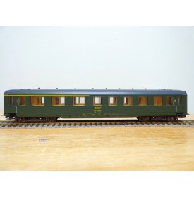 LILIPUT  832 70,  voiture  mixte 1/2 Cl. dite à jupes ( ex Schürzenwagen DR )  SNCF neuf  BO