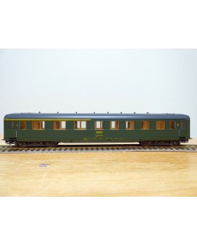 LILIPUT  832 70,  voiture  mixte 1/2 Cl. dite à jupes ( ex Schürzenwagen DR )  SNCF neuf  BO