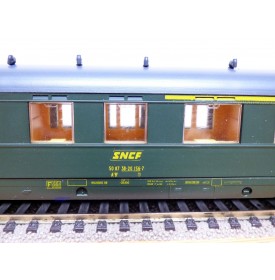 LILIPUT  832 70,  voiture  mixte 1/2 Cl. dite à jupes ( ex Schürzenwagen DR )  SNCF neuf  BO
