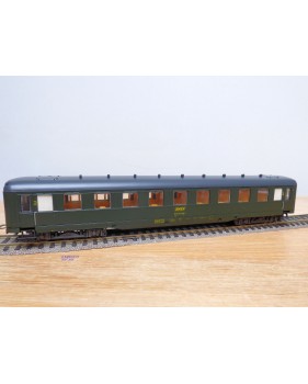 LILIPUT  833 70,  voiture 2 Cl. dite à jupes ( ex Schürzenwagen DR )  SNCF neuf  BO