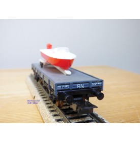 ELECTROTREN  1017, wagon plat chargé d' un canot hors bord sur remorque    RENFE  BO