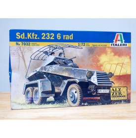 ITALERI 7032, véhicule blindé léger de reconnaissance  sur roues  Sd.Kfz.232 6 rad Neuf  BO 1/ 72