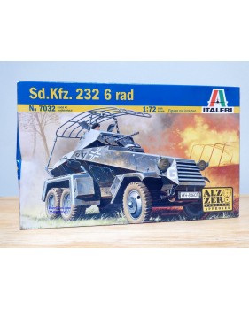 ITALERI 7032, véhicule blindé léger de reconnaissance  sur roues  Sd.Kfz.232 6 rad Neuf  BO 1/ 72
