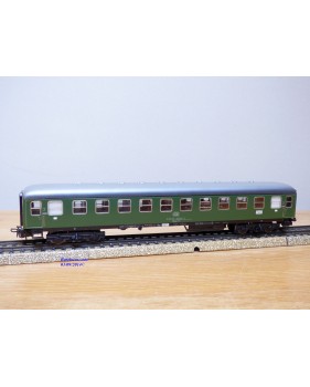 MÄRKLIN  4052 , voiture grandes lignes 2  Kl. type Büm 232  DB   BO 