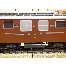 ROCO ( Märklin ) 69880 , motrice double Ae 8/8   N° 274  BLS BO