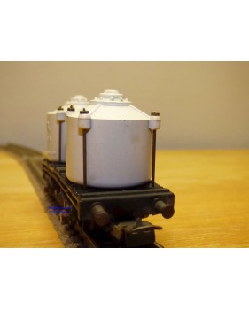 POCHER 153,  wagon plat chargé de 2 citernes pour transport de vin    FS   BO