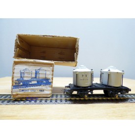 POCHER 153,  wagon plat chargé de 2 citernes pour transport de vin    FS   BO