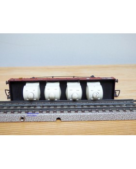 VB  47 Cl,  wagon plat  à 2 bogies type MMT chargé de 4 conteneurs à lait   SNCF     BO