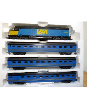 Lima Golden Series 149762 G,  coffret 1 loco et 3 voitures CN  Viarail  Neuf   BO