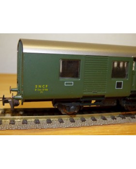FLEISCHMANN 1443, voiture à 3 essieux mixte  B4 Dtm fourgon / 2 Cl. SNCF BO