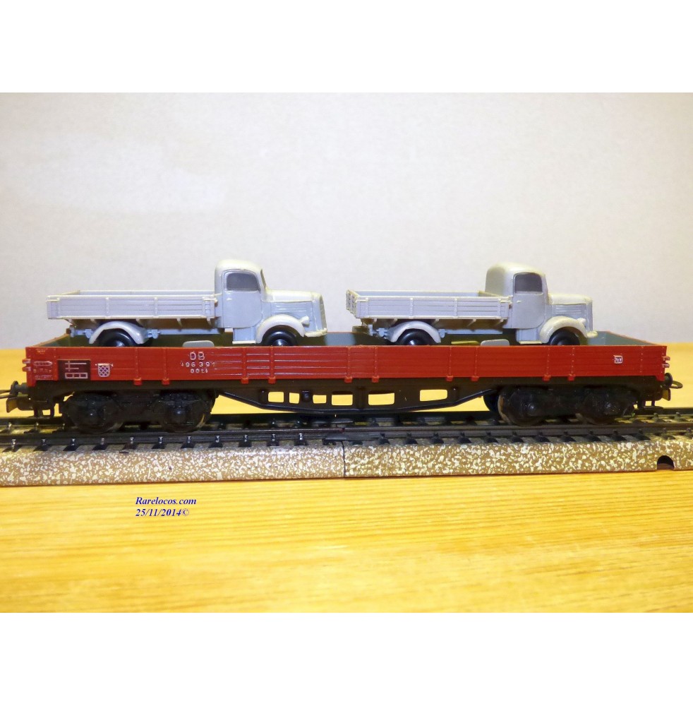 Märklin 4515 . 3,  wagon plat à bogies chargé de 2 camions Mercedes 3500 gris DB  BO