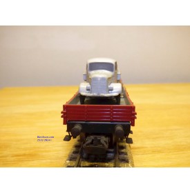 Märklin 4515 . 3,  wagon plat à bogies chargé de 2 camions Mercedes 3500 gris DB  BO