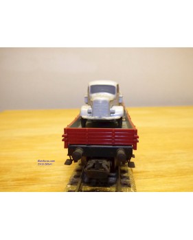 Märklin 4515 . 3,  wagon plat à bogies chargé de 2 camions Mercedes 3500 gris DB  BO