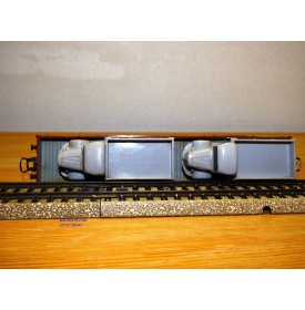 Märklin 4515 . 3,  wagon plat à bogies chargé de 2 camions Mercedes 3500 gris DB  BO