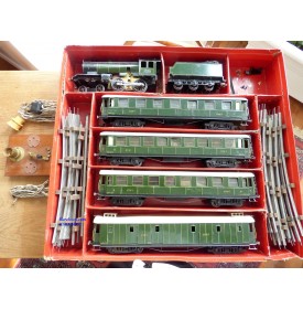 FABRE & MARESCOT ,,??, coffret ETAT : 1 loco 220, 4 voitures, rails et alimentation BO