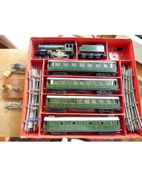 FABRE & MARESCOT ,,??, coffret ETAT : 1 loco 220, 4 voitures, rails et alimentation BO