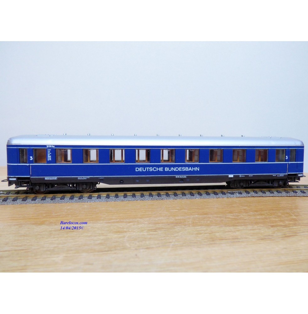 LILIPUT  833 03,  voiture 3 Cl. dite à jupes ( Schürzenwagen  )  Rheingold / Rheinpfeil  DB  BO