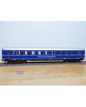 LILIPUT  833 03,  voiture 3 Cl. dite à jupes ( Schürzenwagen  )  Rheingold / Rheinpfeil  DB  BO