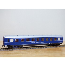 LILIPUT  833 03,  voiture 3 Cl. dite à jupes ( Schürzenwagen  )  Rheingold / Rheinpfeil  DB  BO