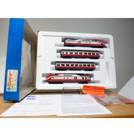ROCO  pour Märklin 43902, Rame Intercity  (ex TEE)  série ( Br ) VT 11.5 "  Max Lierbermann "  DR  BO