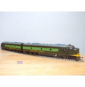 RIVAROSSI 1825, locos diesel EMD E8 AA  Northern Pacific  NP    BO