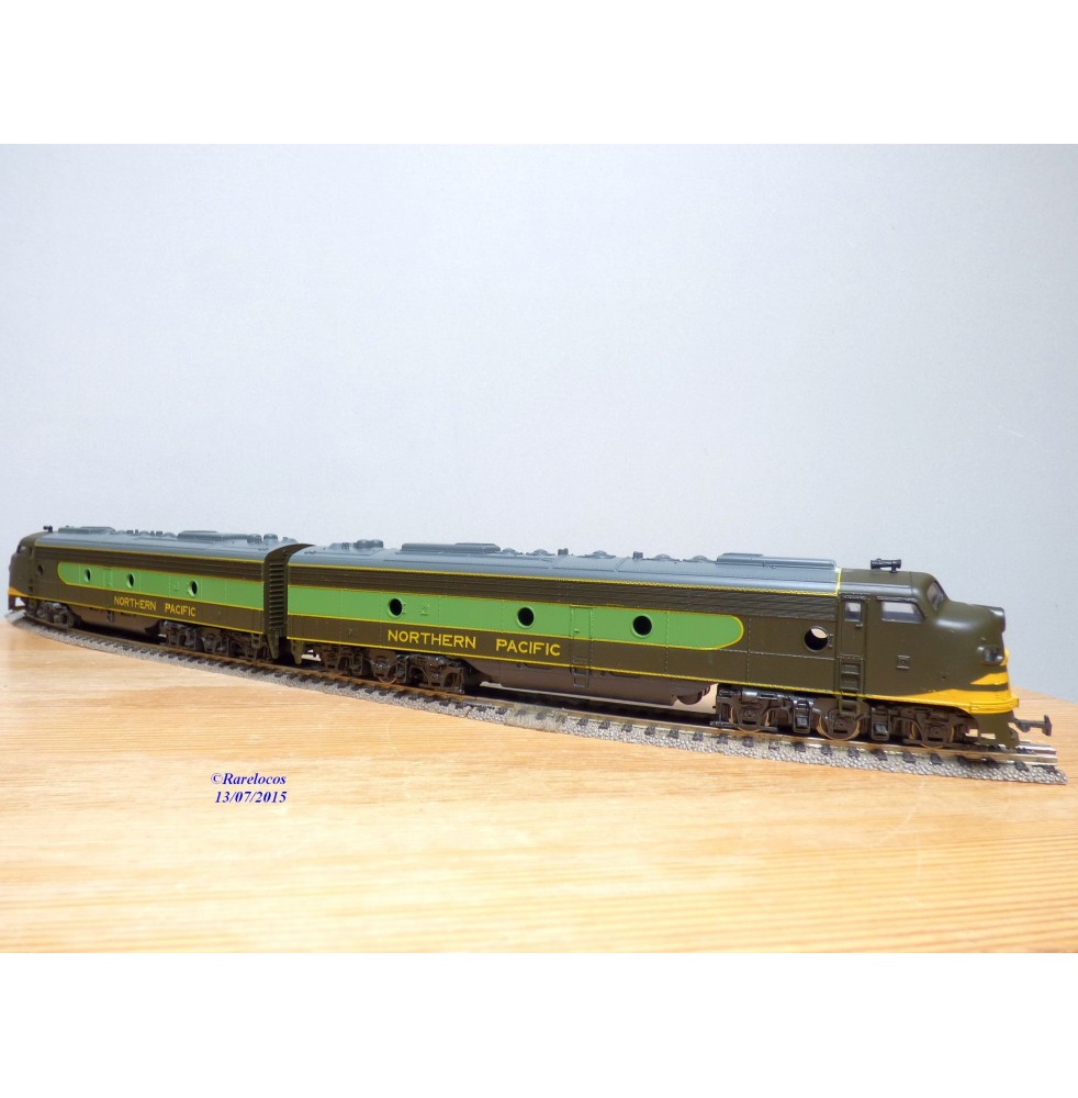 RIVAROSSI 1825, locos diesel EMD E8 AA  Northern Pacific  NP    BO