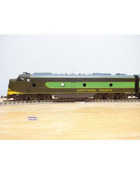 RIVAROSSI 1825, locos diesel EMD E8 AA  Northern Pacific  NP    BO