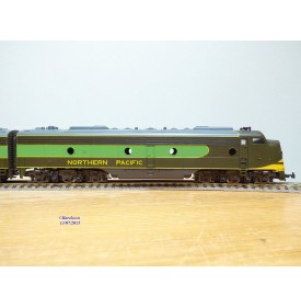 RIVAROSSI 1825, locos diesel EMD E8 AA  Northern Pacific  NP    BO