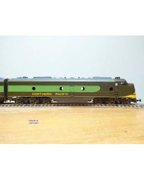 RIVAROSSI 1825, locos diesel EMD E8 AA  Northern Pacific  NP    BO