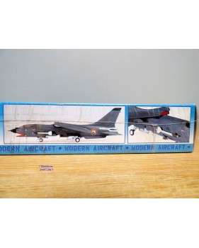 ITALERI 1230, chasseur embarqué Chance-Vought F-8 "Crusader" US Navy / AERONAVALE  BO  Neuf   1/72