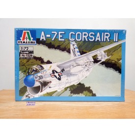 ITALERI 1224, chasseur embarqué Chance-Vought A-7E  "Corsair II" US Navy   BO  Neuf   1/72