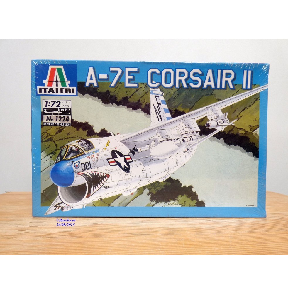 ITALERI 1224, chasseur embarqué Chance-Vought A-7E  "Corsair II" US Navy   BO  Neuf   1/72