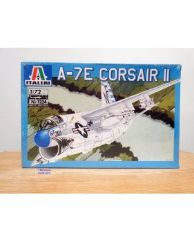 ITALERI 1224, chasseur embarqué Chance-Vought A-7E  "Corsair II" US Navy   BO  Neuf   1/72