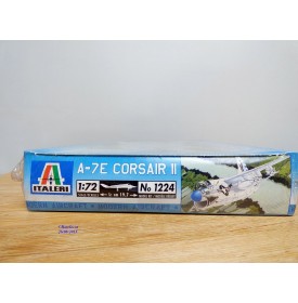 ITALERI 1224, chasseur embarqué Chance-Vought A-7E  "Corsair II" US Navy   BO  Neuf   1/72